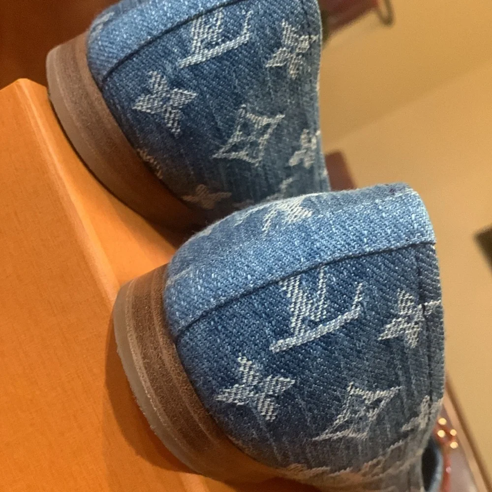 Absolutely stunning limited edition authentic Louis  Vuitton denim shoes 37.5 - Picture 16 of 17